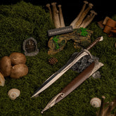 スティングダガー 1:6 スケール - ロード・オブ・ザ・リング ホビットの光る刃のレプリカ | ブルーアクリルオーク検出インレイ | ビルボ & フロド コレクター 亜鉛合金ディスプレイ