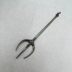 1:6 anime-style zinc alloy trident spear collectible on gray background