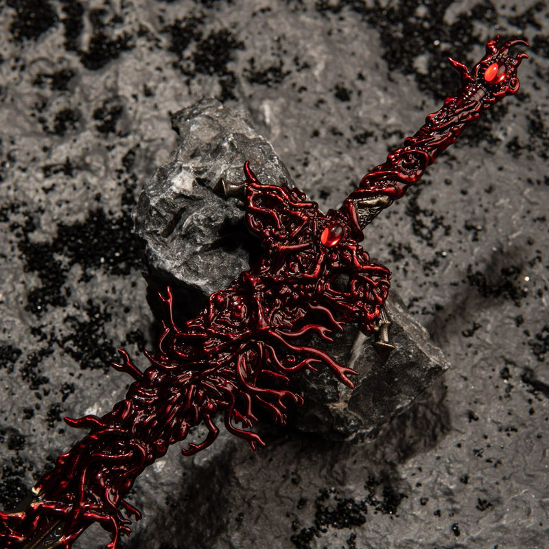 Look at the gory details on this Blasphemous Blade replica! ?? Every writhing tendril is cast in solid zinc alloy with a premium painted finish. This isn't a plastic toy; it's a heavy, durable piece of metal art. A must-have collectible for Elden Ring fans who appreciate intricate craftsmanship.