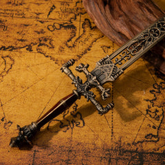 Zoom in on the Carian craftsmanship! ? This Sword of Night and Flame replica features incredible filigree details and gemstone accents along the blade. Cast in high-quality zinc alloy, it captures the magic of the Legendary Armament. A stunning piece of metal art for any Elden Ring collector.