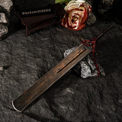 Master the Dancing Blade of Eochaid! ???? This Marais Executioner's Sword metal replica is a stunning tribute to the legendary armament from Elden Ring. Featuring a weathered copper finish and intricate briar details on the hilt. The perfect desk decoration for any Arcane build enthusiast.