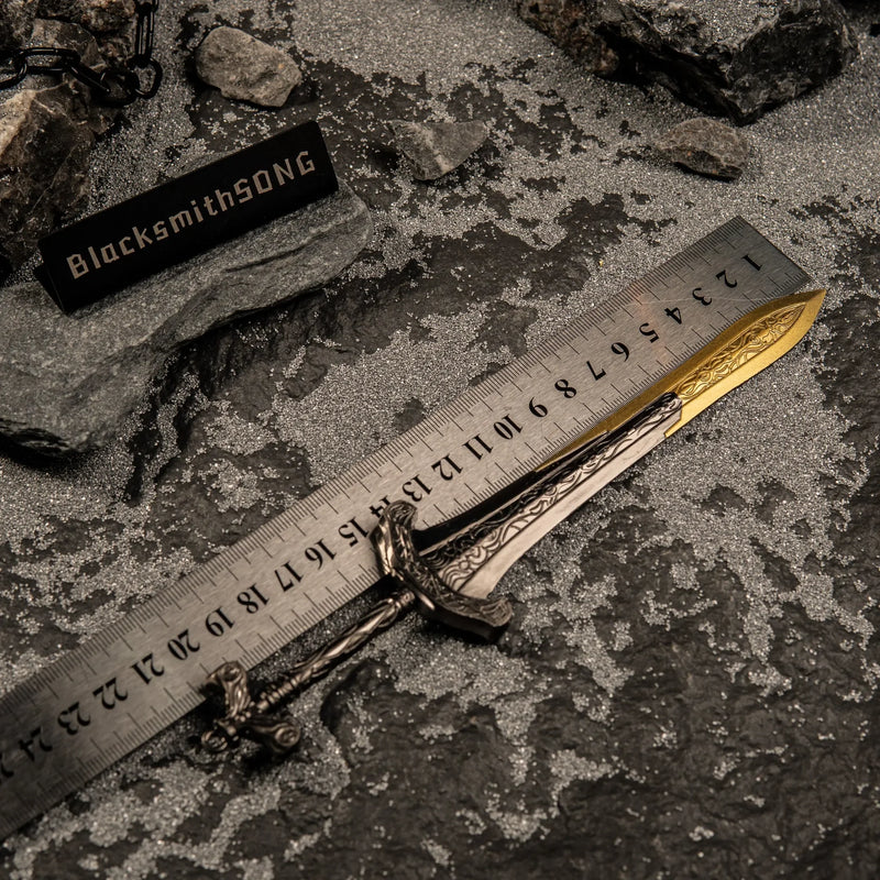 Gargoyle's Greatsword metal replica placed next to a metal measuring ruler on grey sand, showing a total length of 21 centimeters.
