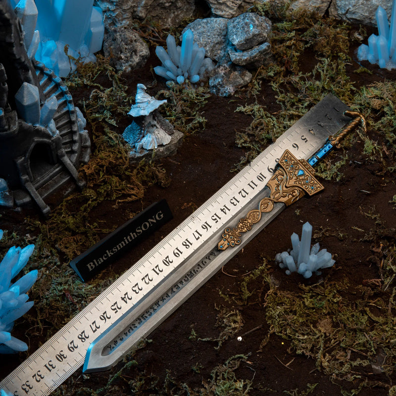 Royal Greatsword replica — size chart, 30cm / 11.8 inches.