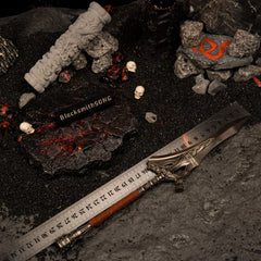Serpent-Hunter metal replica placed next to a metal measuring ruler, confirming a total length of approximately 30 centimeters.