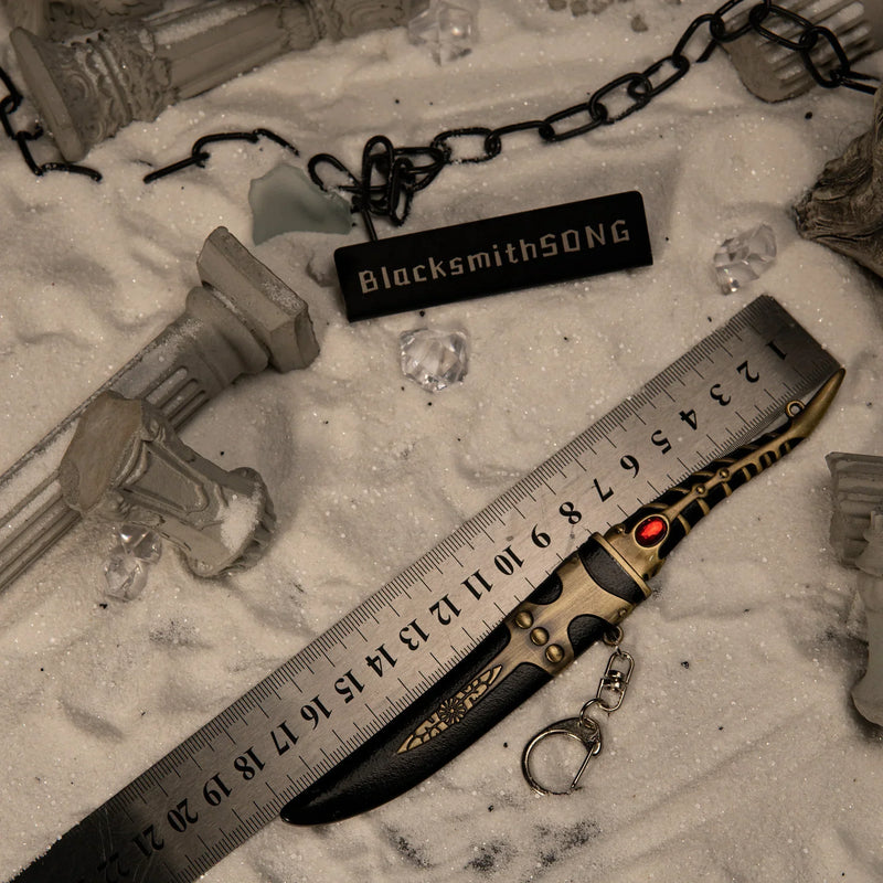 Catspaw Dagger replica — size chart, 18cm / 7.1 inches.