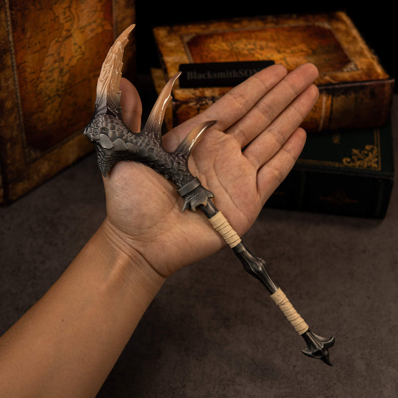 Fatalis Zaggespanon replica (27cm die-cast zinc alloy long sword) — held in hand for scale.