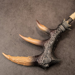 Fatalis Zaggespanon replica — close-up of the scale-textured head and cream-to-brown horn prongs.