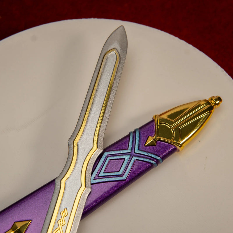 Royal Broadsword replica — faceted gold pommel and hilt wrap close-up.