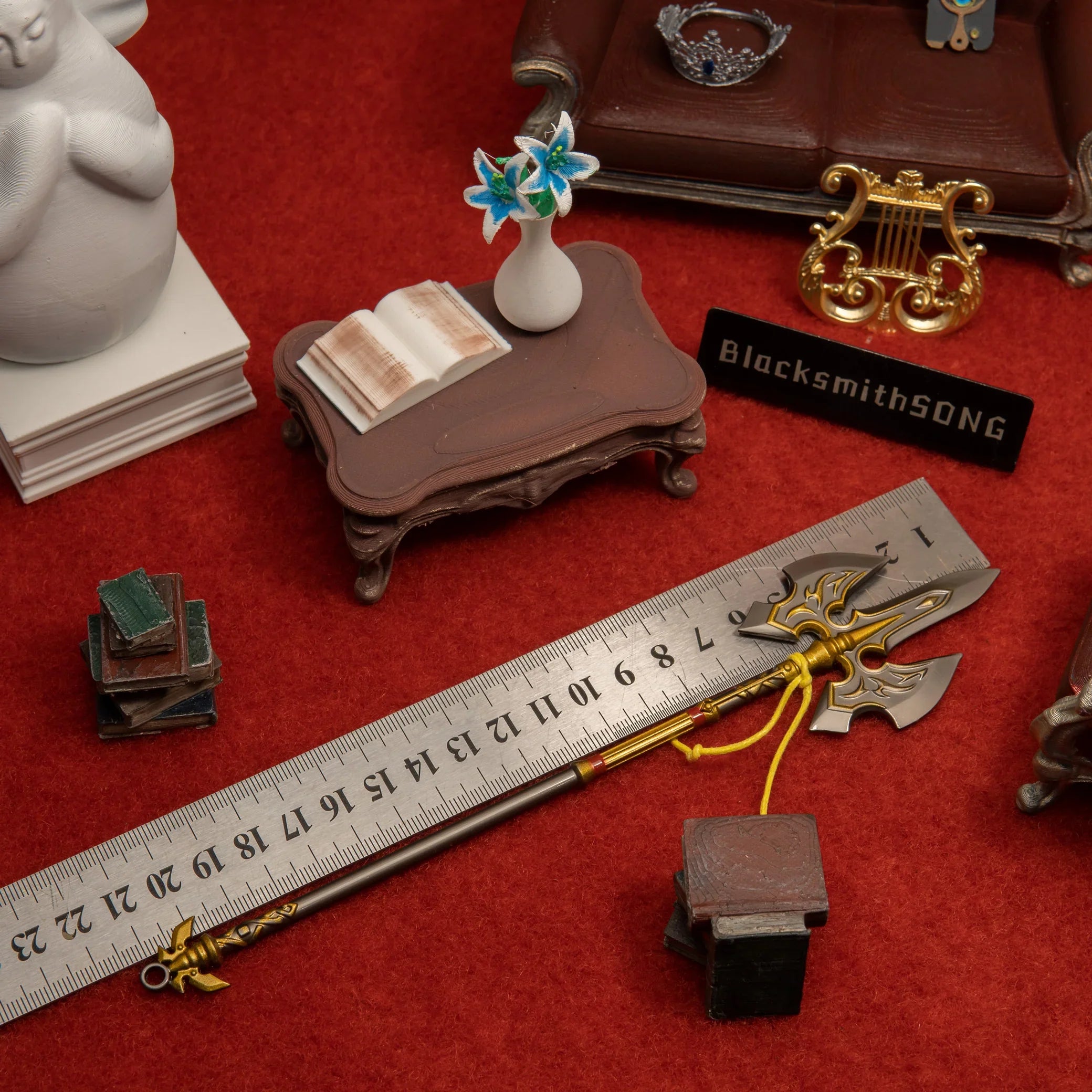 Royal Halberd replica — size chart, 21.5cm / 8.5 inches.